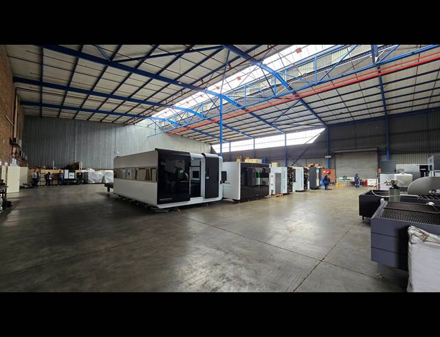 2,170M² WAREHOUSE TO LET IN SPARTAN